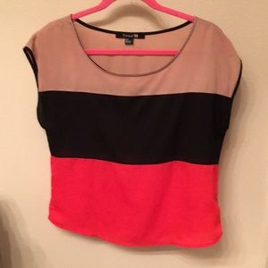 🛑 Red black tan block shirt runs large